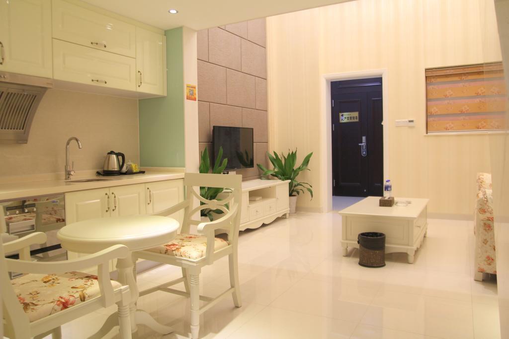 Private Enjoy Home Apartment Foshan Bilik gambar